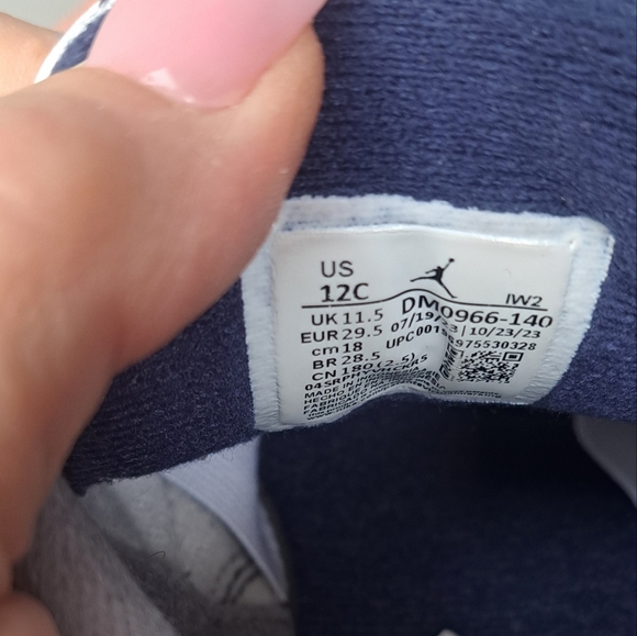 Boys Jordan 3 Retro💙🩶 - Picture 9 of 12